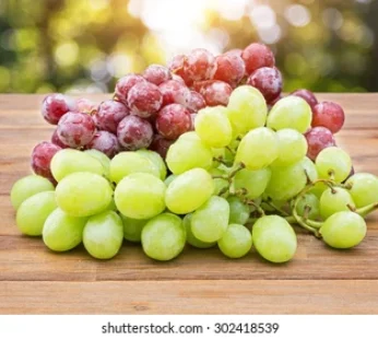 Red seedless/white grapes Lebanon 500 gm